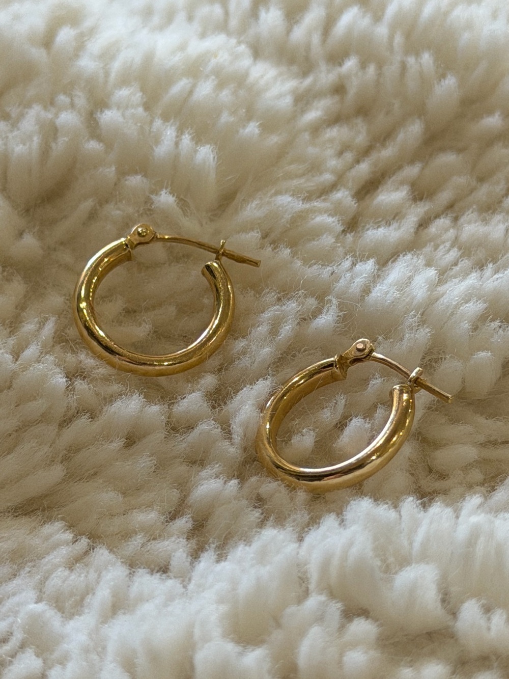 Classic solid 14k Gold Hoop Earrings - Timeless Women's Jewelry